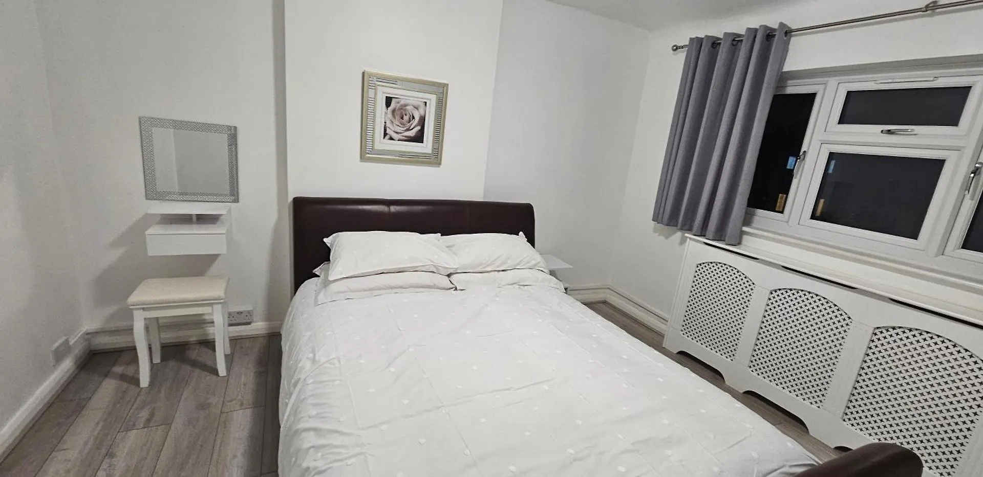 Apartamento Two Bedrooms Self Catering Entire House In Greater London Of Dagenham