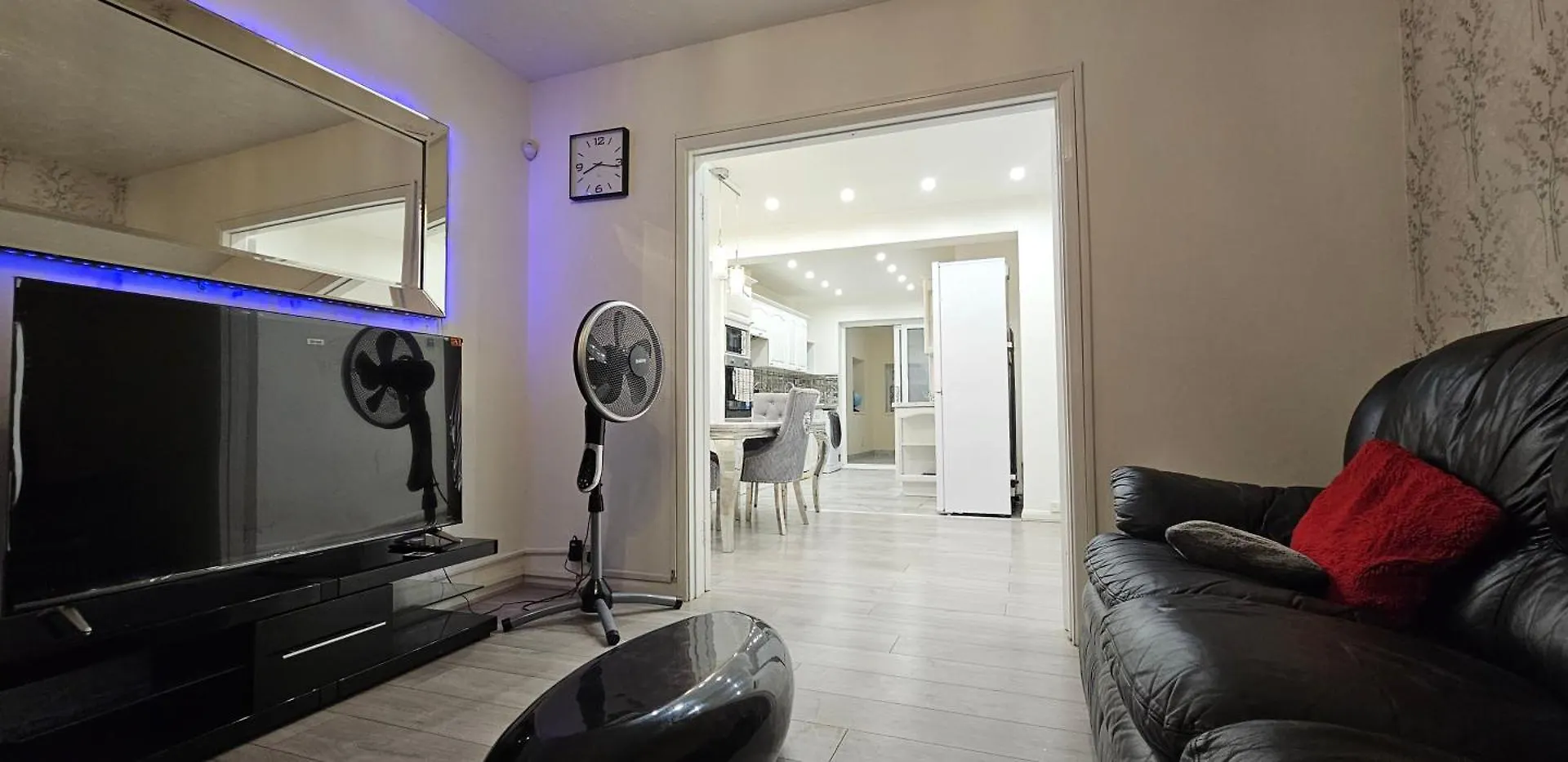 Two Bedrooms Self Catering Entire House In Greater London Of سوفيريتو