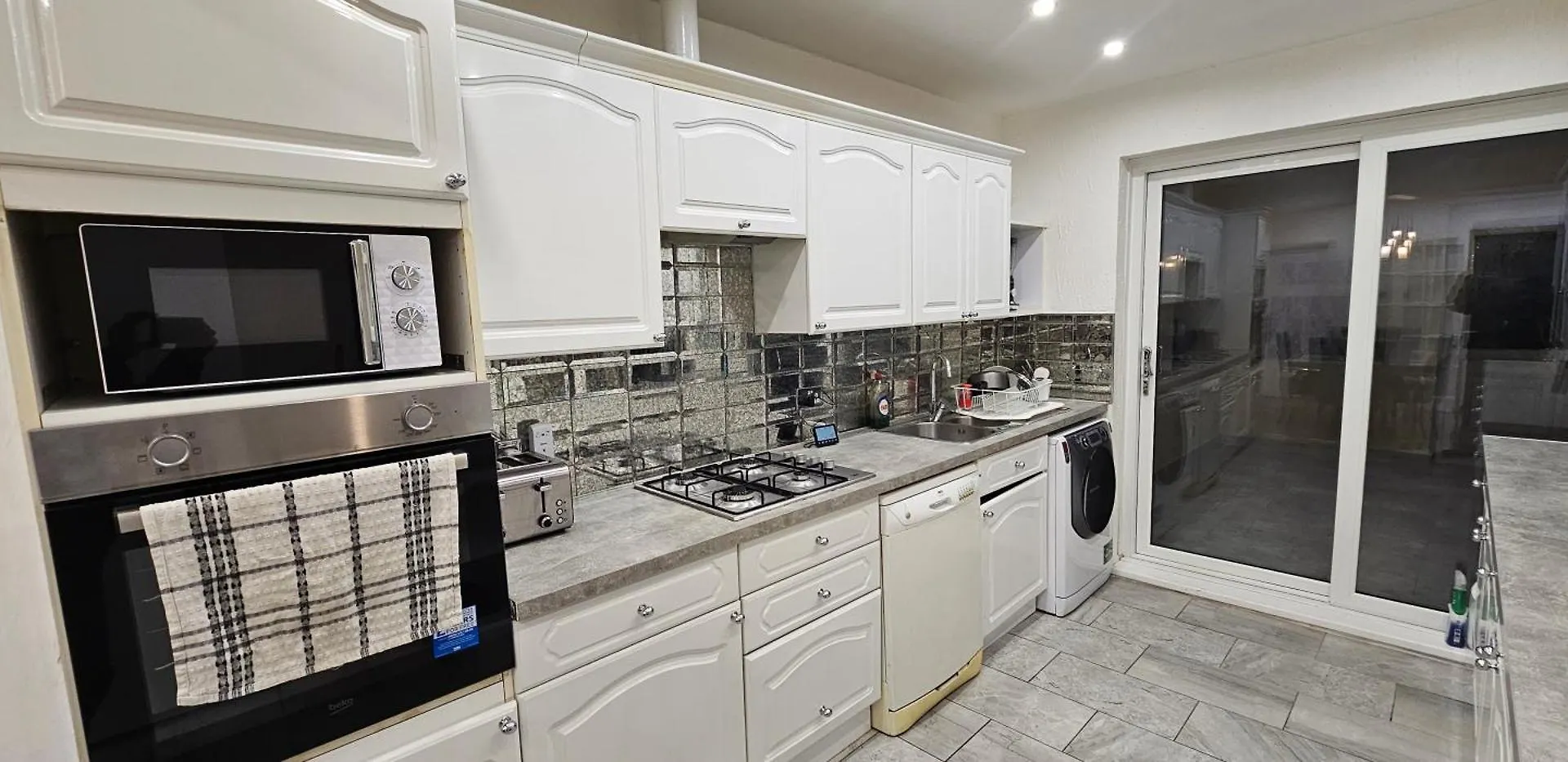 Two Bedrooms Self Catering Entire House In Greater London Of سوفيريتو 0*,