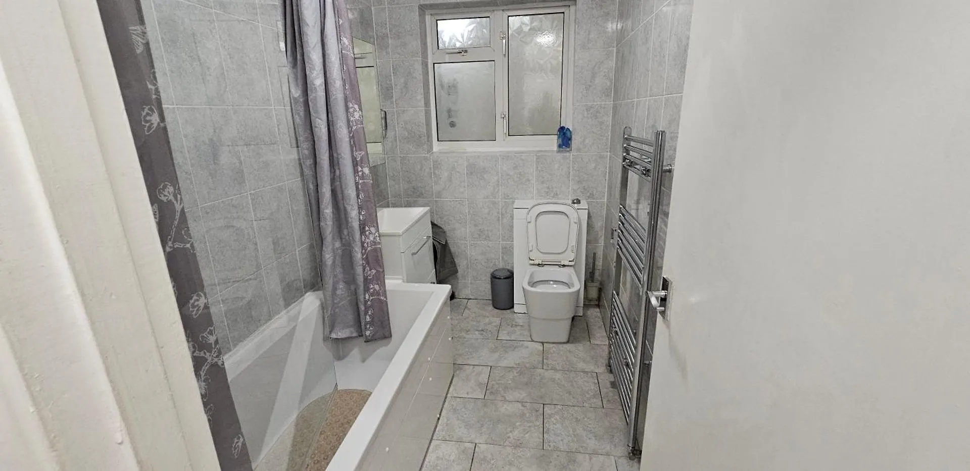 Two Bedrooms Self Catering Entire House In Greater London Of سوفيريتو 0*,  المملكة المتحدة